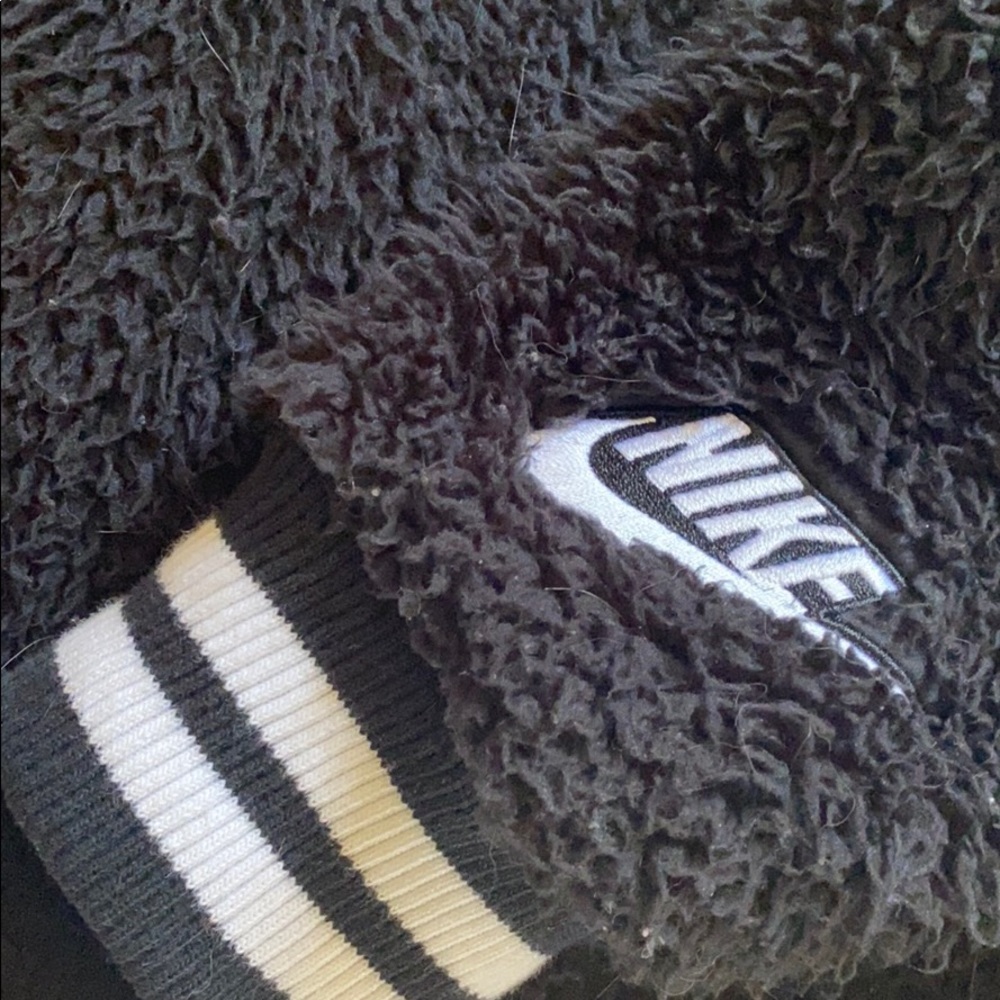 Nike - Picture 2 of 3